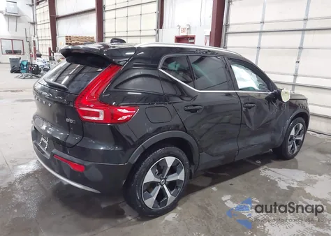 2025 Volvo Xc40 B5 Core Bright Theme z USA, uszkodzony, nr VIN YV4L12UJ5S2596610